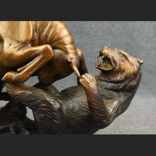 Byk walczący z niedźwiedziem rzeźba z prawdziwego brązu 