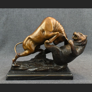 Byk walczący z niedźwiedziem rzeźba z prawdziwego brązu 