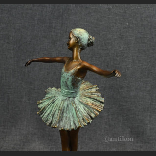 Prezent dla baletnicy rzeźba tancerki brąz 