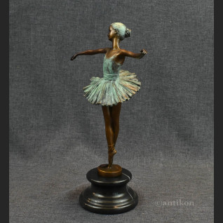 Prezent dla baletnicy rzeźba tancerki brąz 