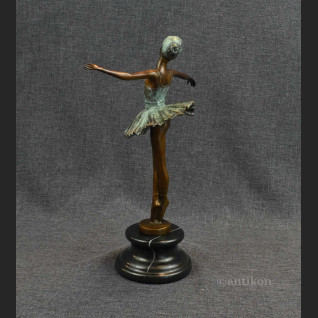 Prezent dla baletnicy rzeźba tancerki brąz 