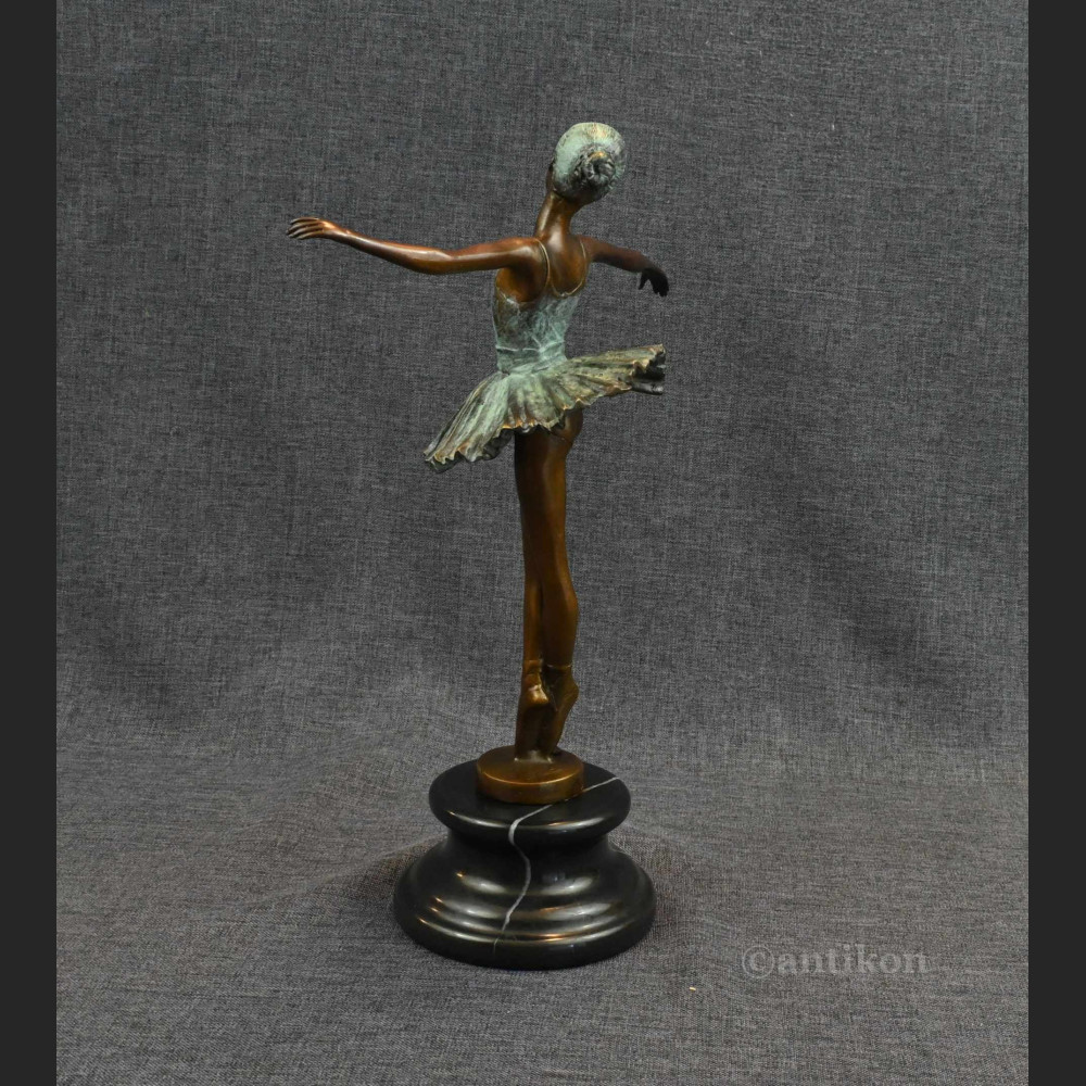 Prezent dla baletnicy rzeźba tancerki brąz 