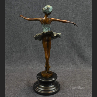 Prezent dla baletnicy rzeźba tancerki brąz 