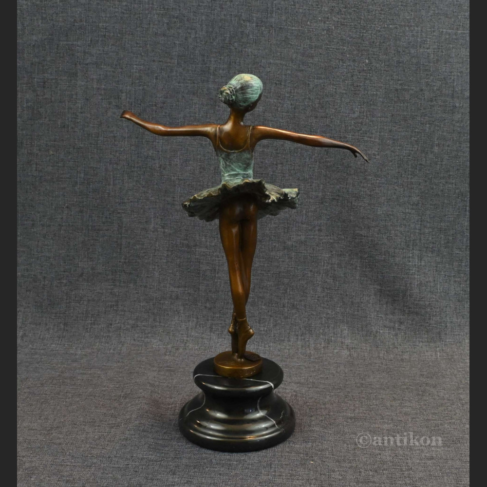 Prezent dla baletnicy rzeźba tancerki brąz 