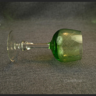 Secesyjne kieliszki do likieru zielone 