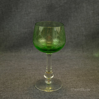 Secesyjne kieliszki do likieru zielone 