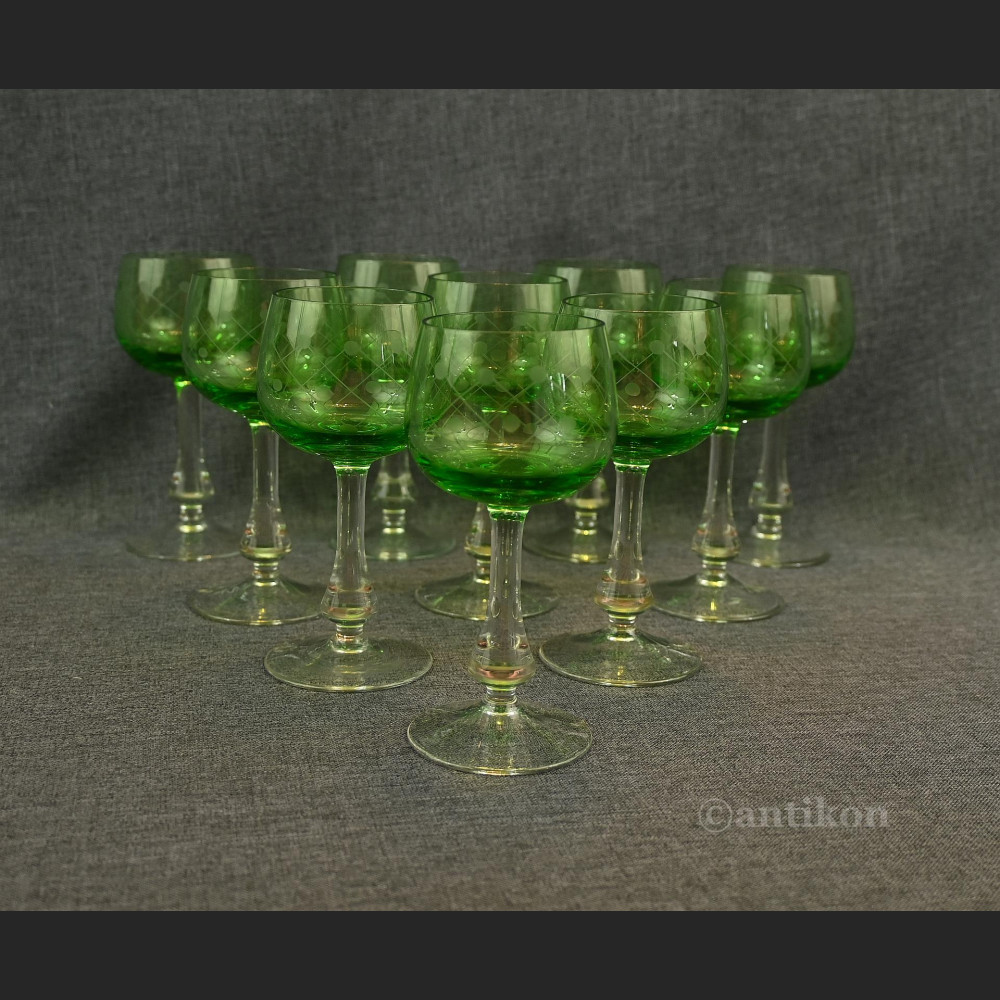 Secesyjne kieliszki do likieru zielone 