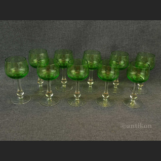 Secesyjne kieliszki do likieru zielone 
