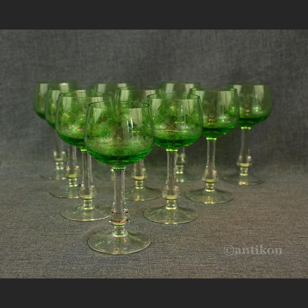 Secesyjne kieliszki do likieru zielone 