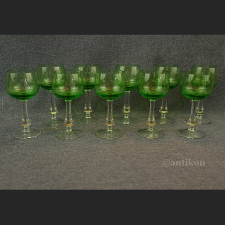 Secesyjne kieliszki do likieru zielone 