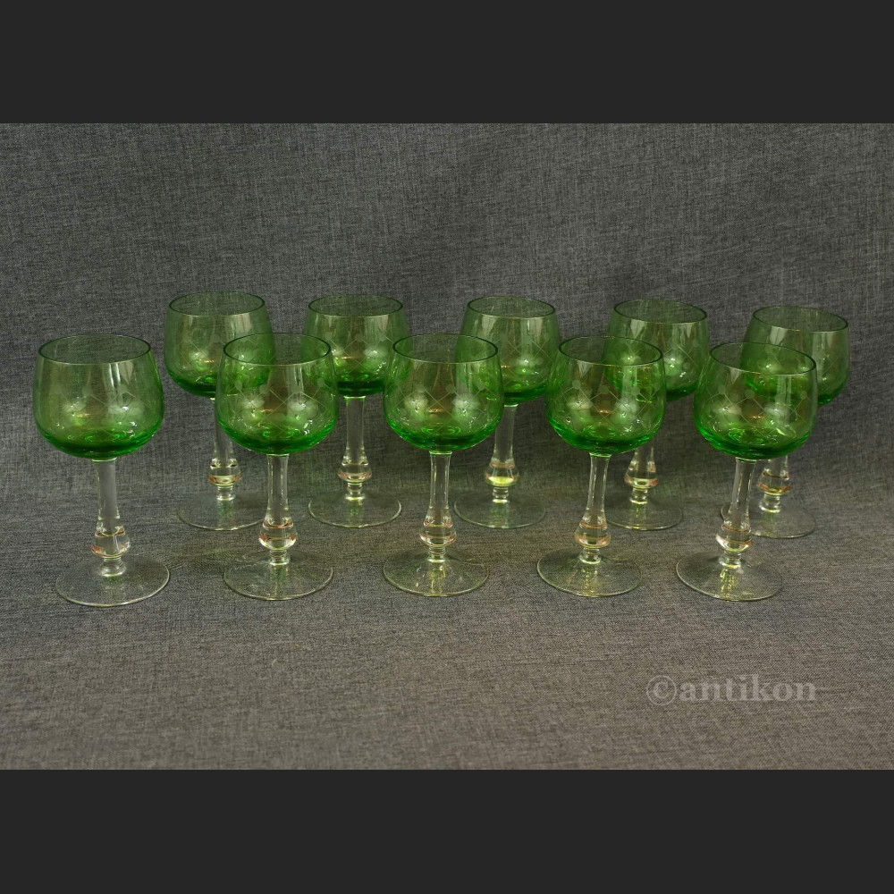 Secesyjne kieliszki do likieru zielone 