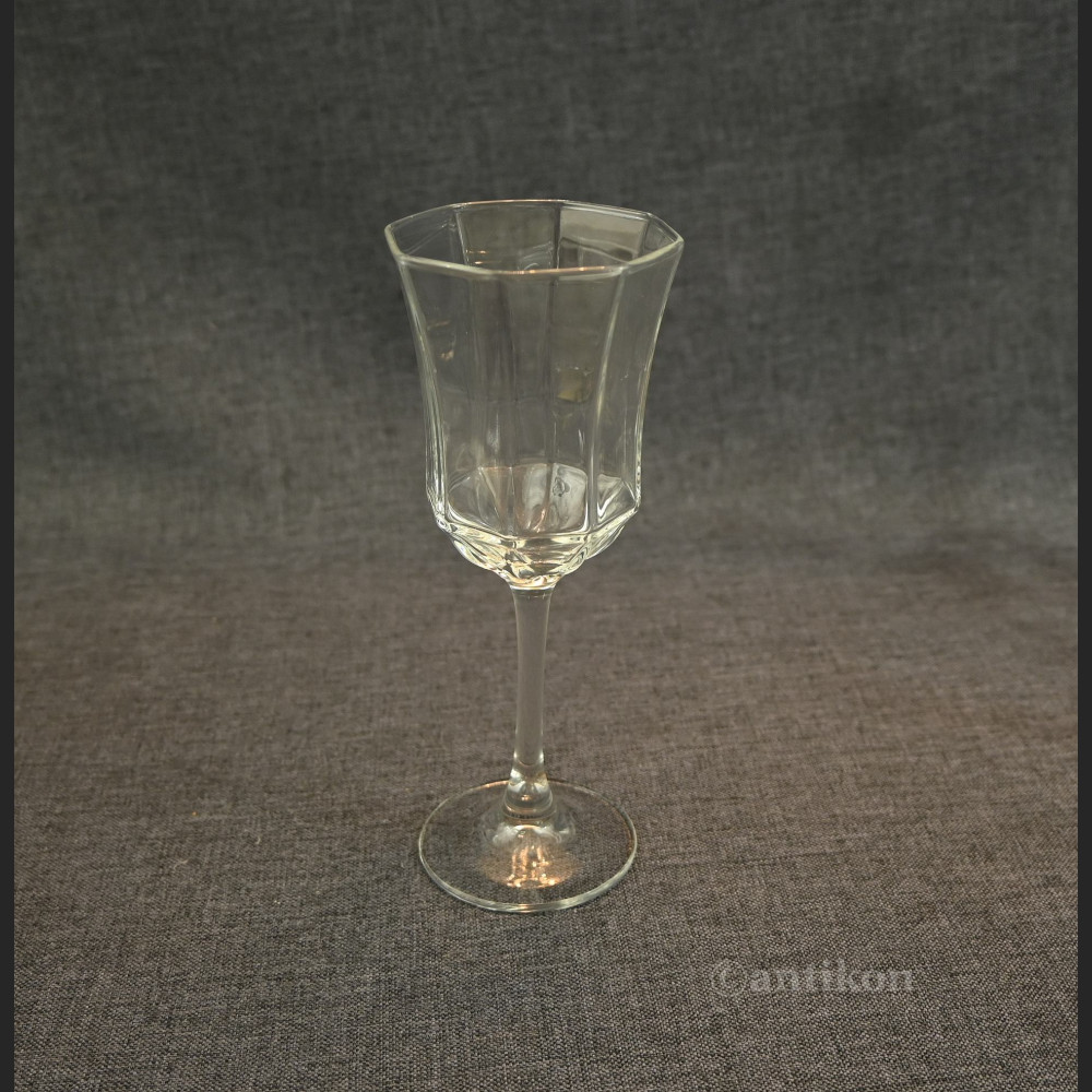 Stare kieliszki do wina 8 szt Stare kieliszki do wina 8 szt