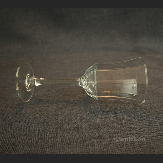 Stare kieliszki do wina 8 szt Stare kieliszki do wina 8 szt