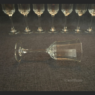 Stare kieliszki do wina 8 szt Stare kieliszki do wina 8 szt