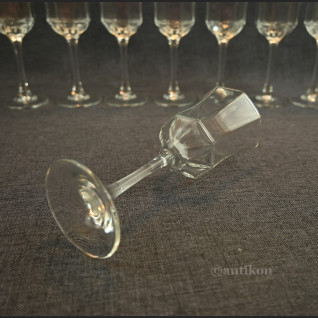 Stare kieliszki do wina 8 szt Stare kieliszki do wina 8 szt