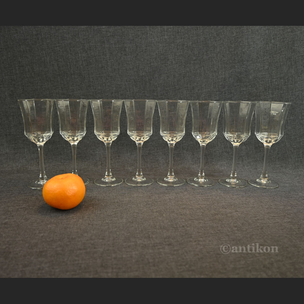 Stare kieliszki do wina 8 szt Stare kieliszki do wina 8 szt