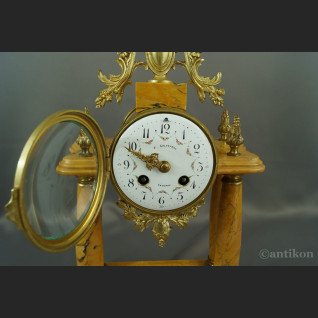 Zegar kominkowy marmur z wazami 