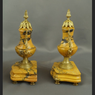 Zegar kominkowy marmur z wazami 