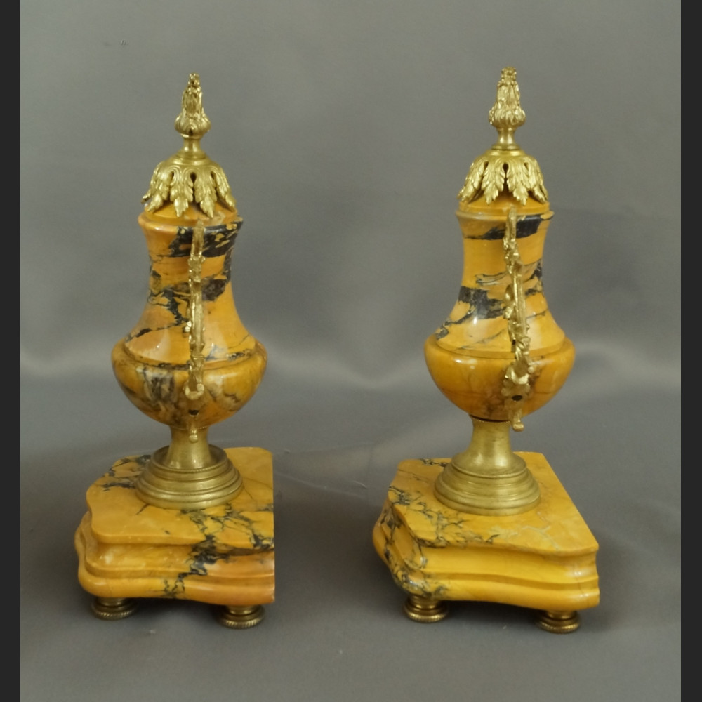 Zegar kominkowy marmur z wazami 