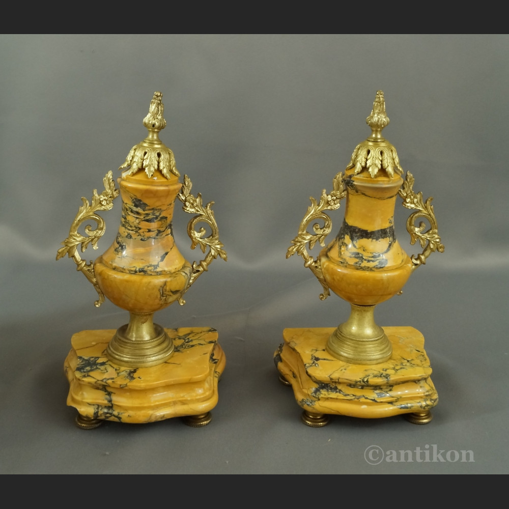 Zegar kominkowy marmur z wazami 