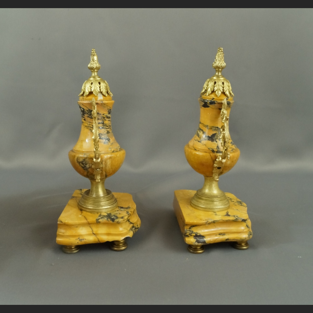 Zegar kominkowy marmur z wazami 