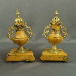 Zegar kominkowy marmur z wazami 