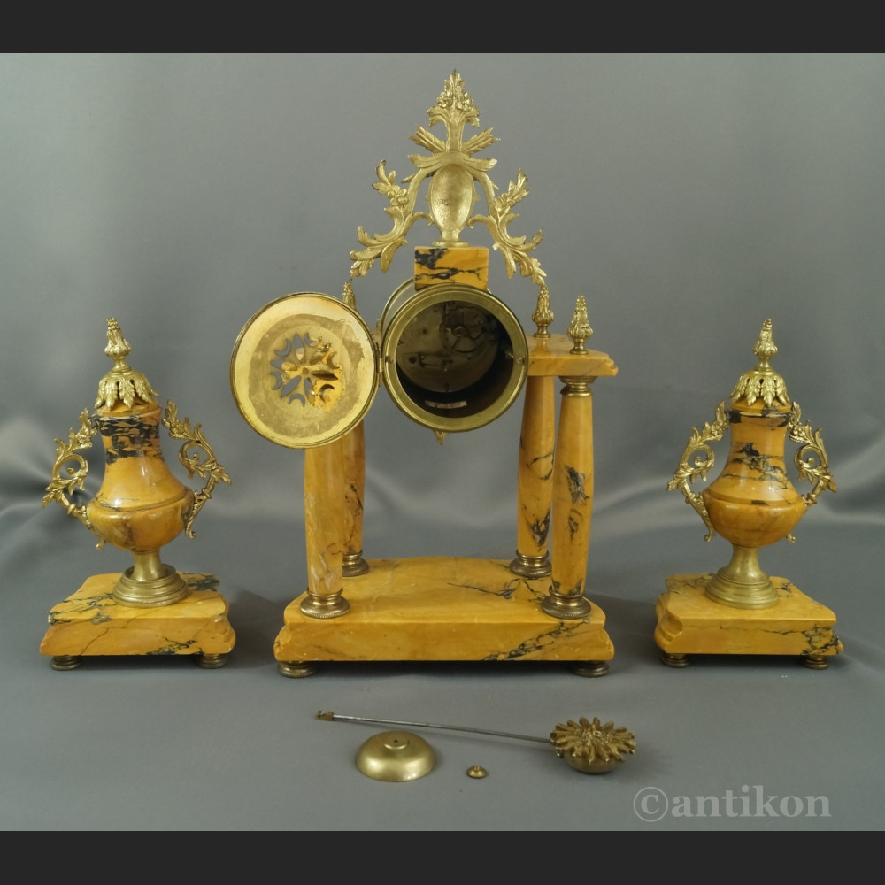 Zegar kominkowy marmur z wazami 