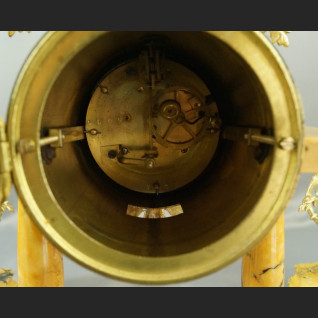 Zegar kominkowy marmur z wazami 