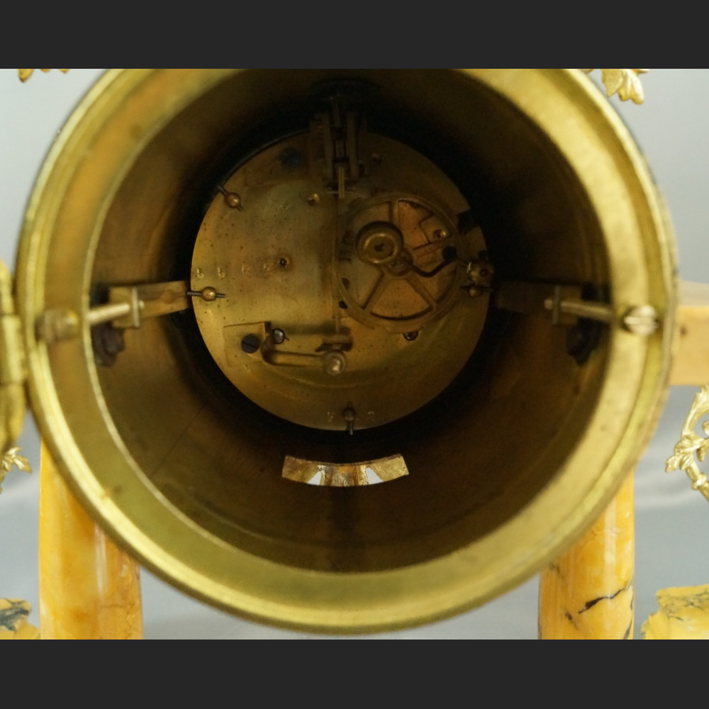 Zegar kominkowy marmur z wazami 