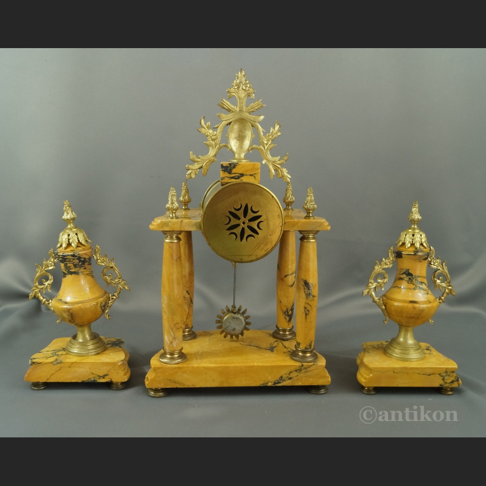 Zegar kominkowy marmur z wazami 