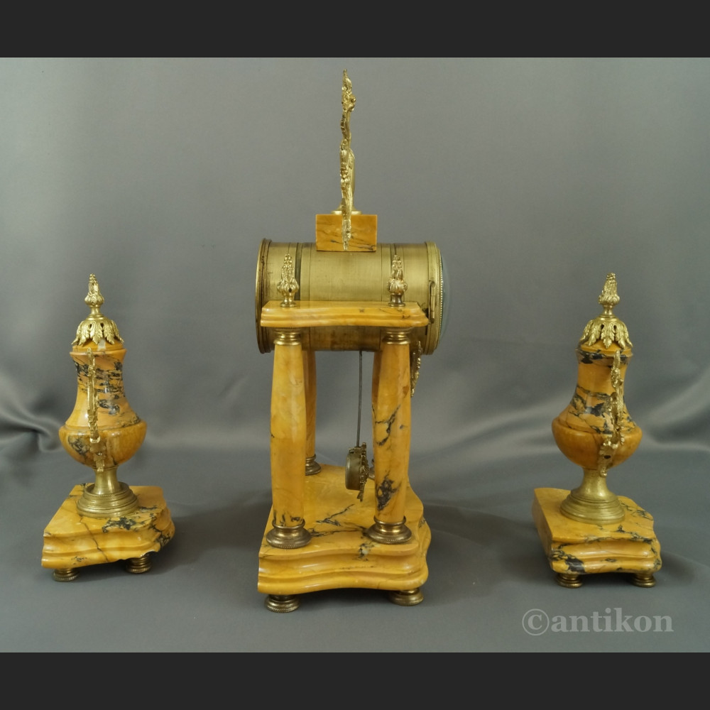 Zegar kominkowy marmur z wazami 