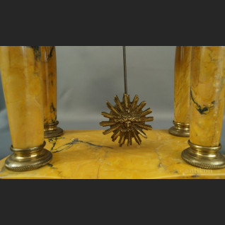 Zegar kominkowy marmur z wazami 