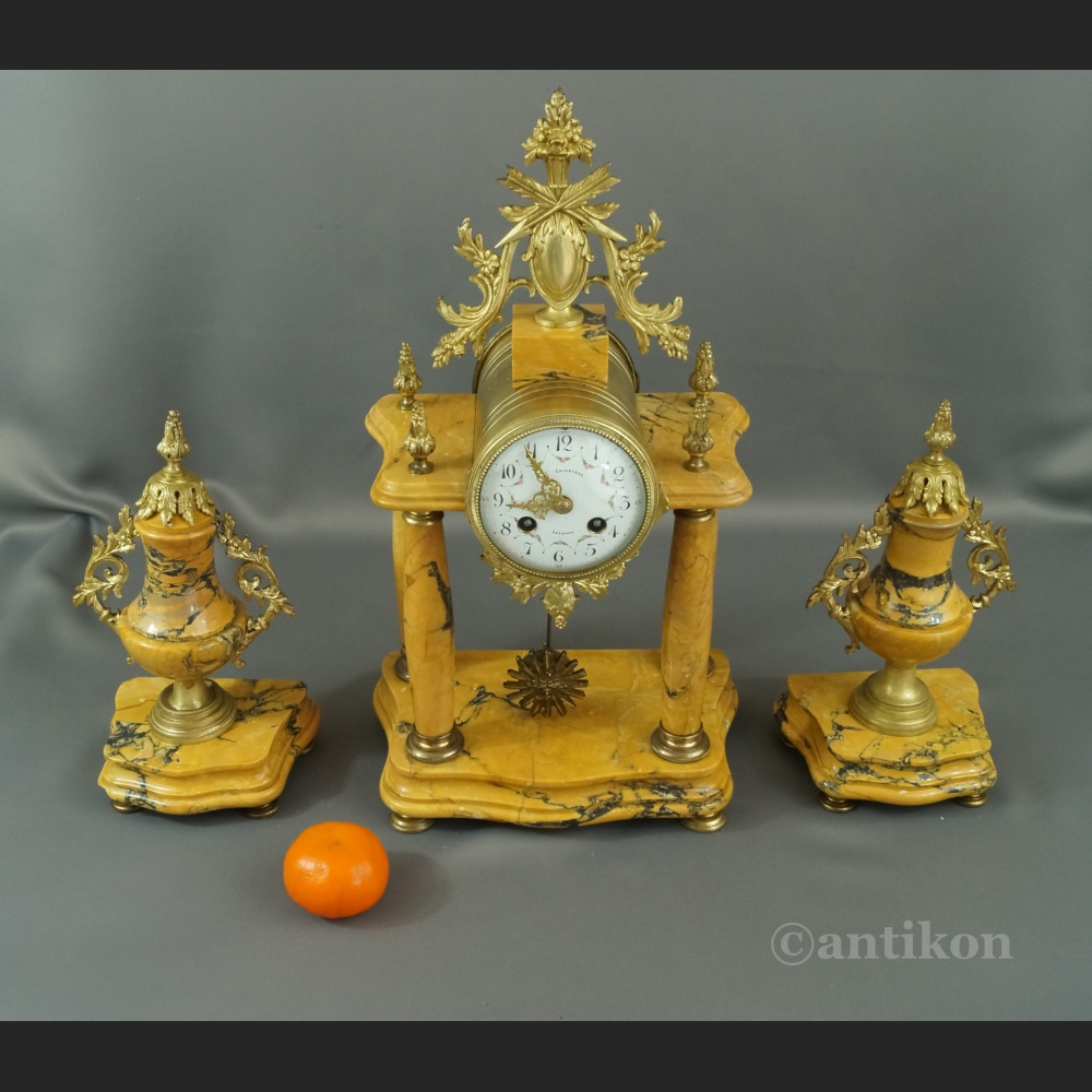 Zegar kominkowy marmur z wazami 