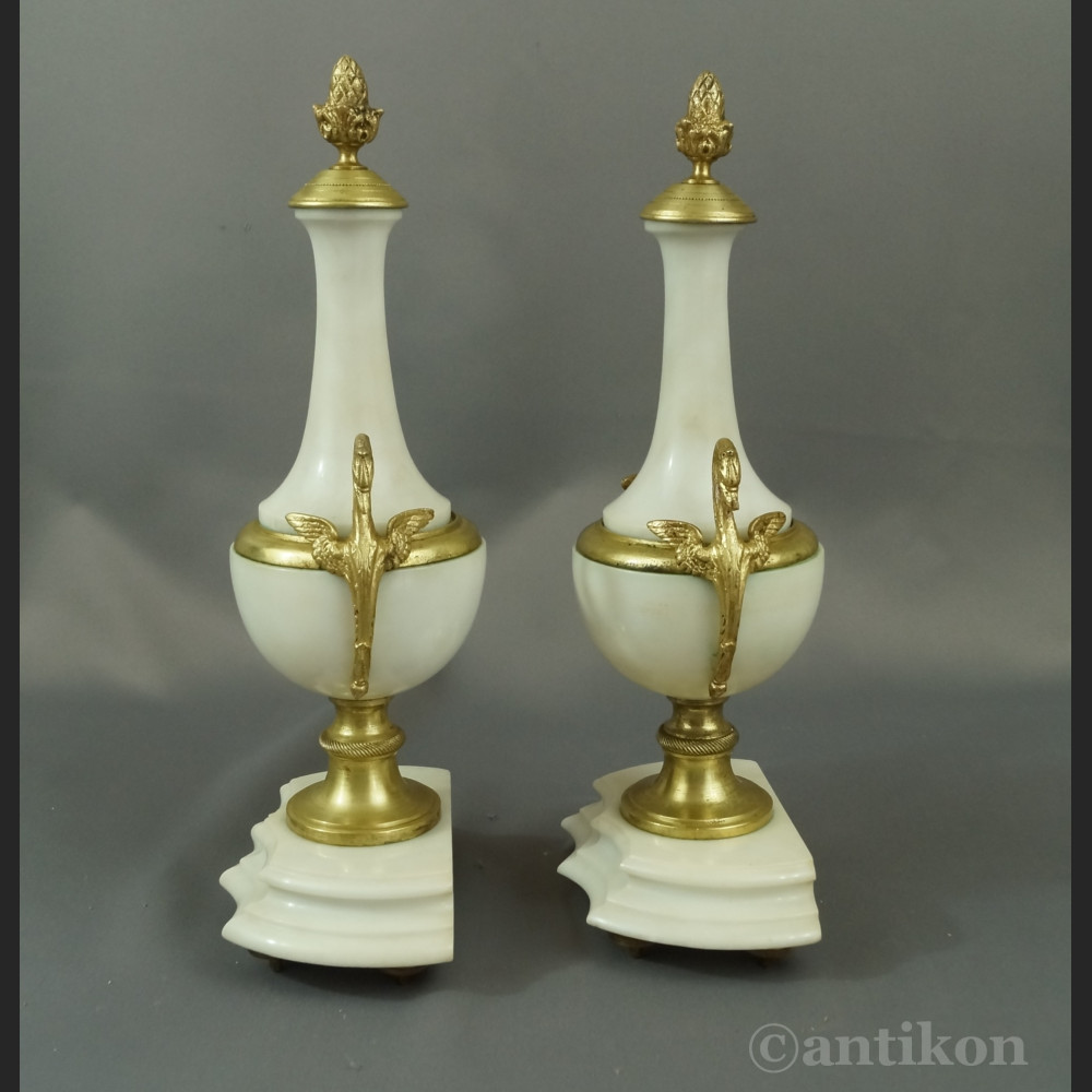 Zegar kominkowy z wahadłem biały Zegar kominkowy z wahadłem biały