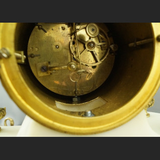 Zegar kominkowy z wahadłem biały Zegar kominkowy z wahadłem biały