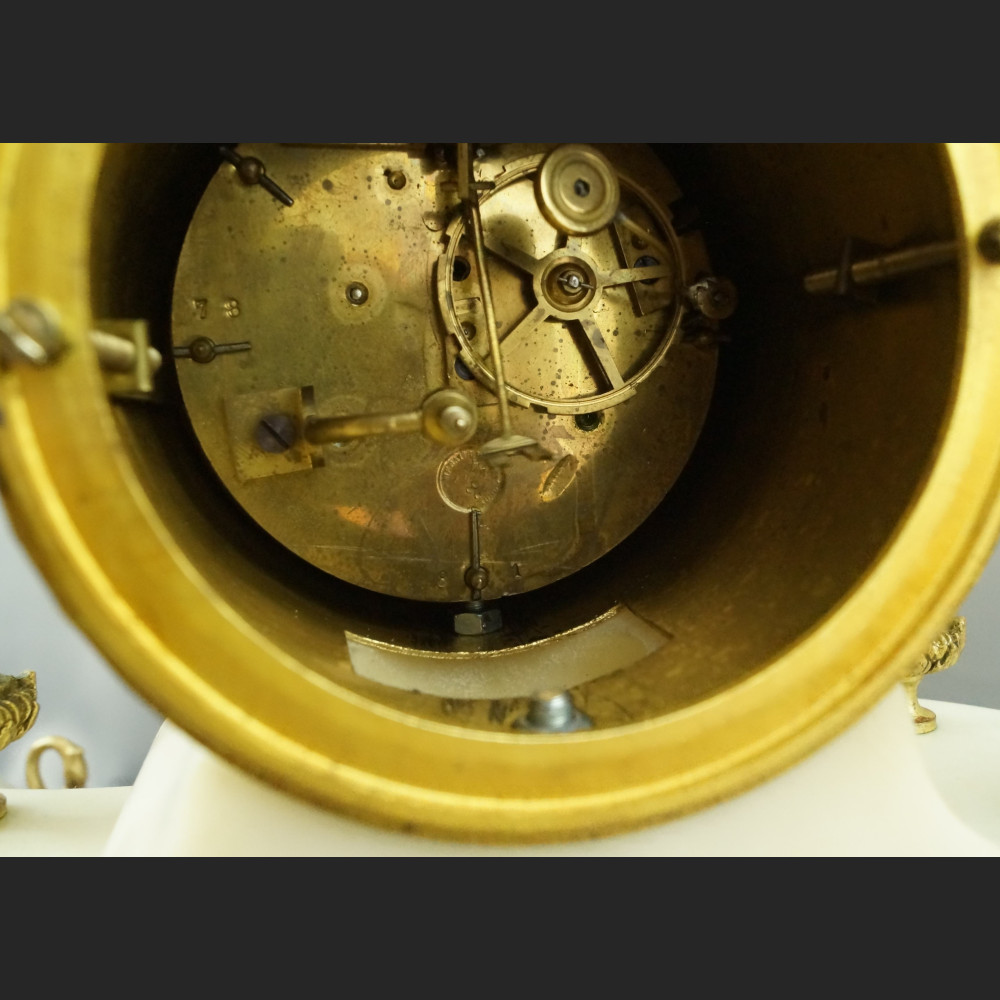 Zegar kominkowy z wahadłem biały Zegar kominkowy z wahadłem biały