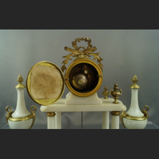 Zegar kominkowy z wahadłem biały Zegar kominkowy z wahadłem biały