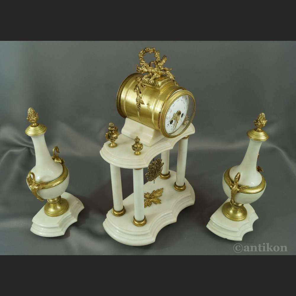 Zegar kominkowy z wahadłem biały Zegar kominkowy z wahadłem biały