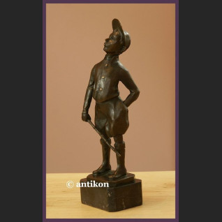 DŻOKEJ PRZEPIĘKNA SYGNOWANA RZEŹBA Z BRĄZU