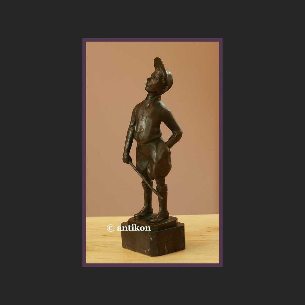 DŻOKEJ PRZEPIĘKNA SYGNOWANA RZEŹBA Z BRĄZU