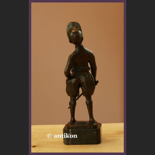 DŻOKEJ PRZEPIĘKNA SYGNOWANA RZEŹBA Z BRĄZU