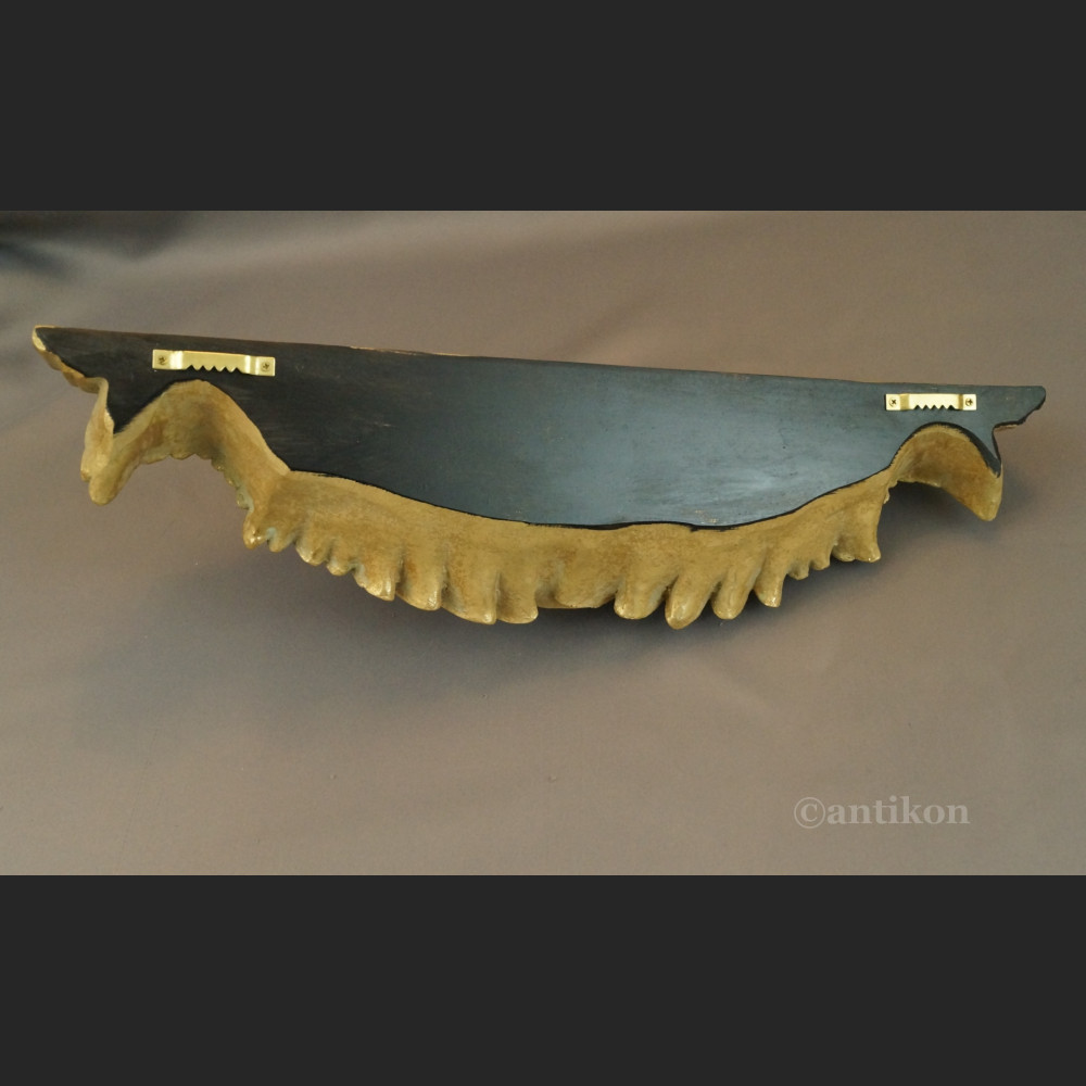 Barokowa półka z aniołem i skrzydłami 