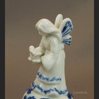 Szkatułka aniołek z gołębiem porcelanowa  Szkatułka aniołek z gołębiem porcelanowa