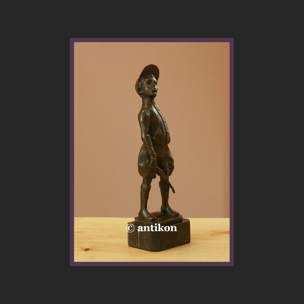 DŻOKEJ PRZEPIĘKNA SYGNOWANA RZEŹBA Z BRĄZU