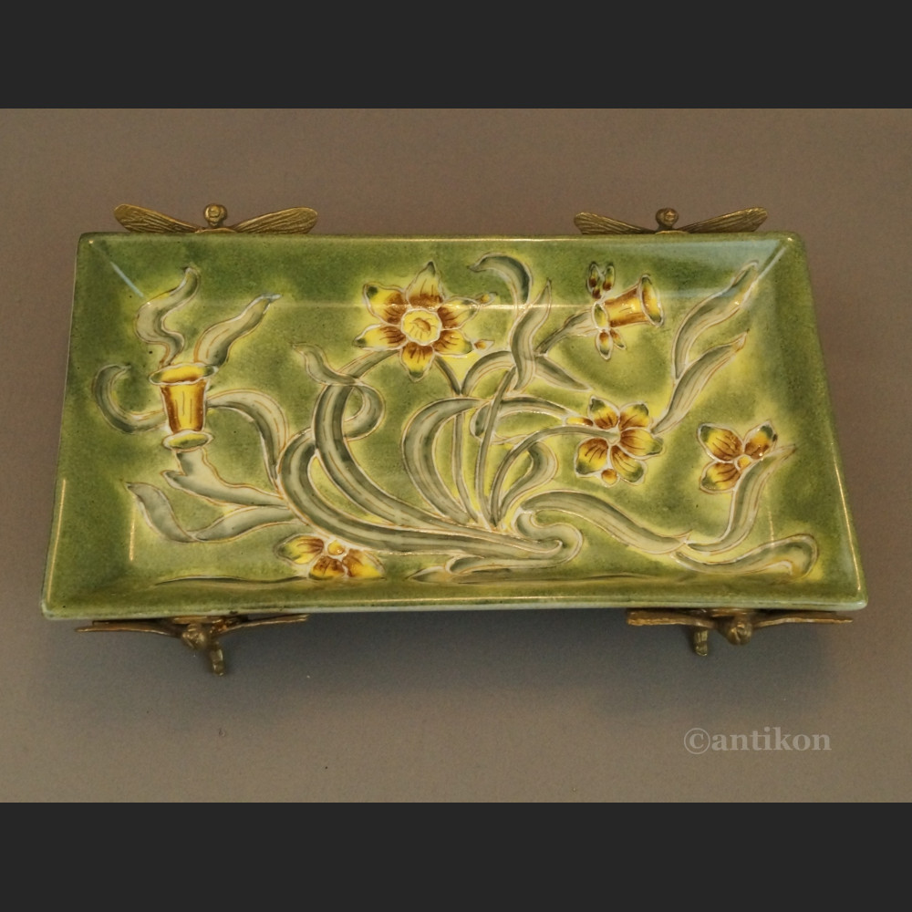 Secesyjna patera z żonkilami Secesyjna patera z żonkilami