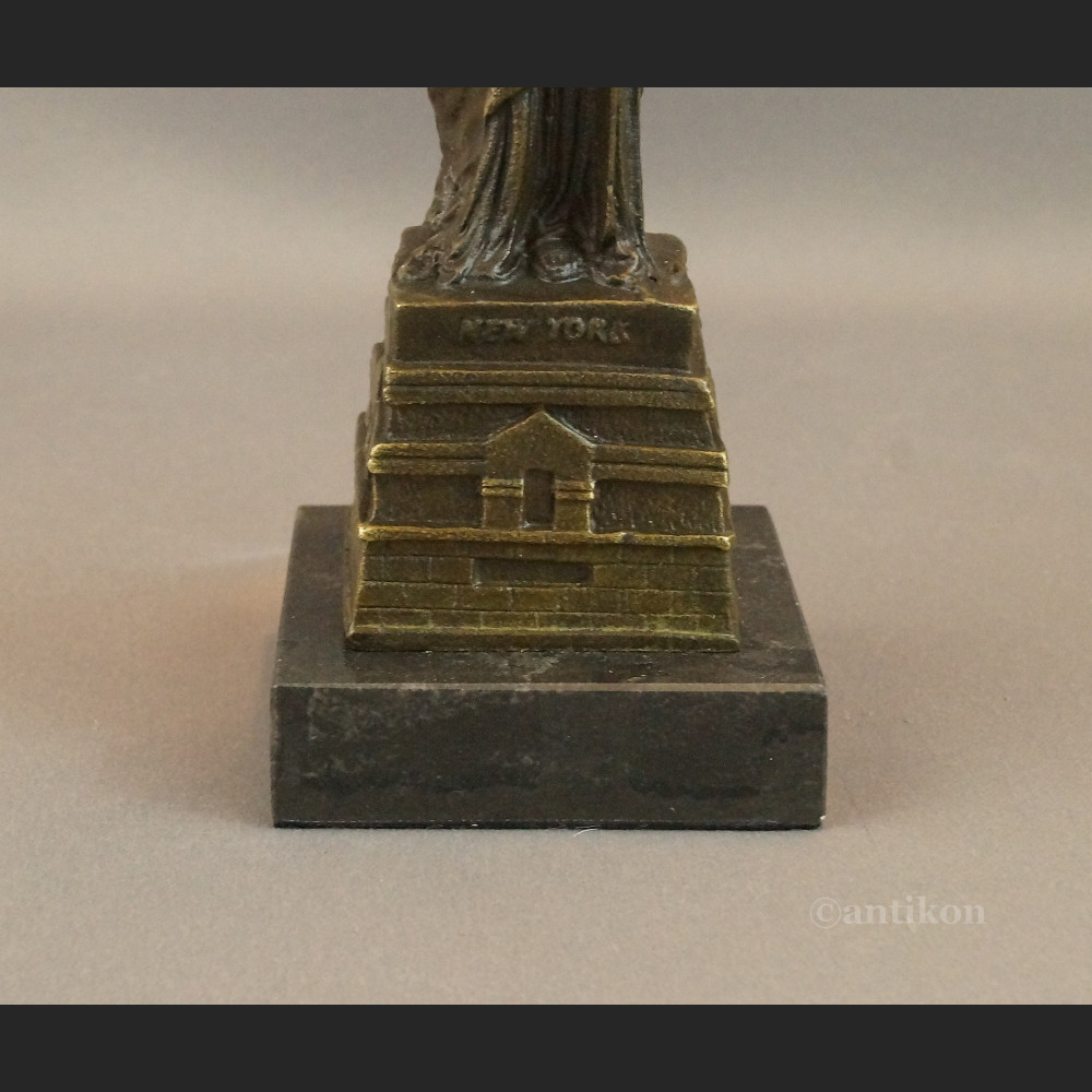 Rzeźba z brązu Statua Wolności figurka z brązu 
