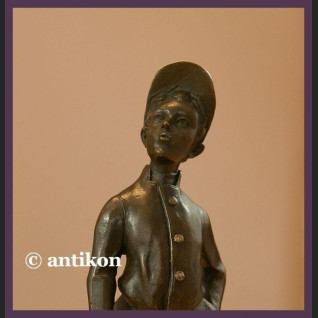 DŻOKEJ PRZEPIĘKNA SYGNOWANA RZEŹBA Z BRĄZU