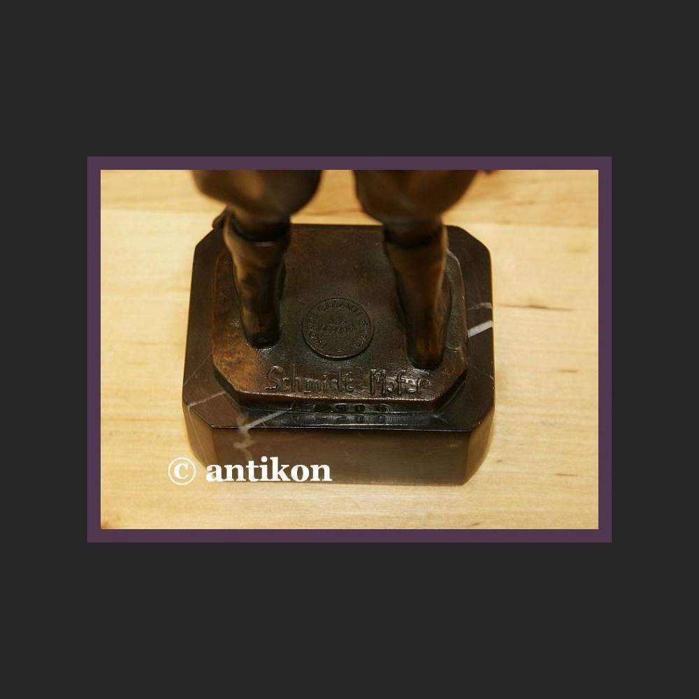 DŻOKEJ PRZEPIĘKNA SYGNOWANA RZEŹBA Z BRĄZU