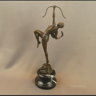 Rzeźba Diany z łukiem na prezent 