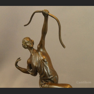 Rzeźba Diany z łukiem na prezent 